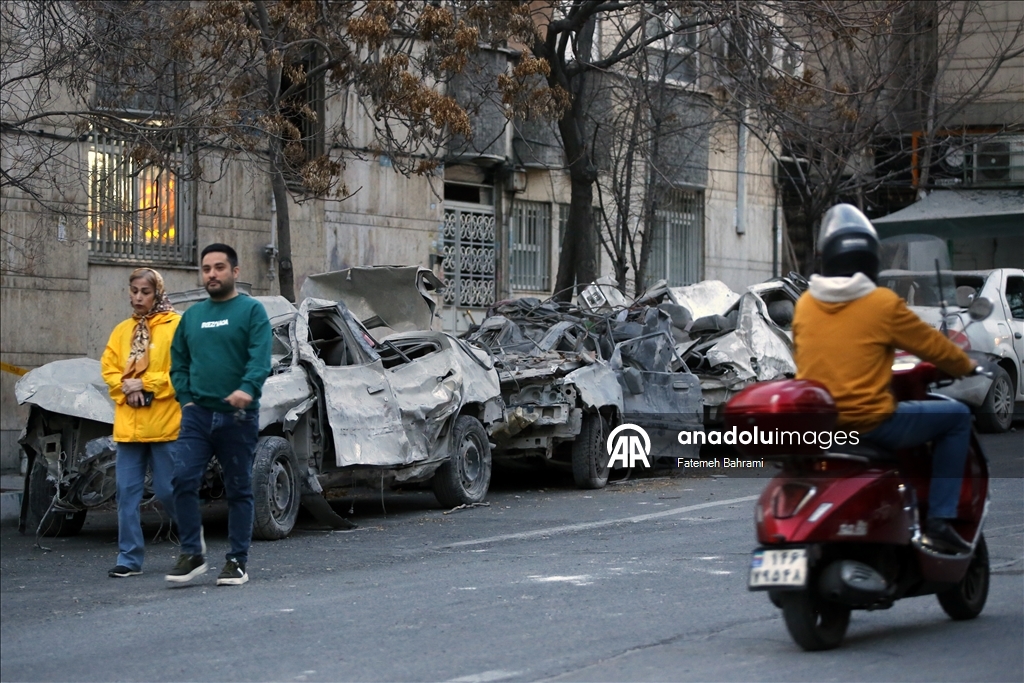 AA ekibi, ABD ve İsrail saldırısında hasar gören Tahran’daki binaları görüntüledi