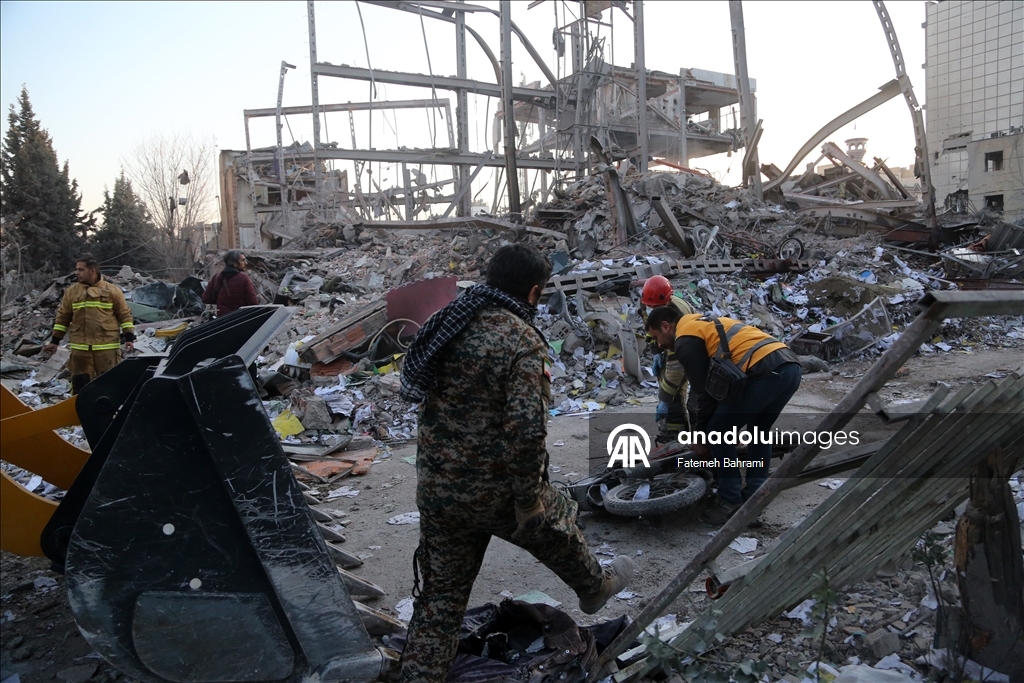 AA ekibi, ABD ve İsrail saldırısında hasar gören Tahran’daki binaları görüntüledi