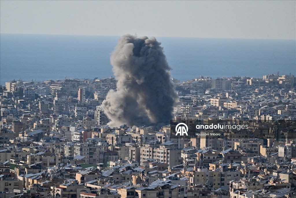  İsrail ordusu, Lübnan'ın başkenti Beyrut'a yoğun hava saldırıları düzenledi