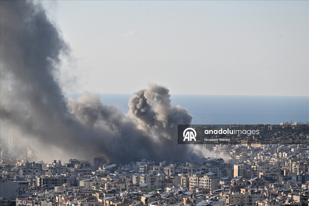  İsrail ordusu, Lübnan'ın başkenti Beyrut'a yoğun hava saldırıları düzenledi