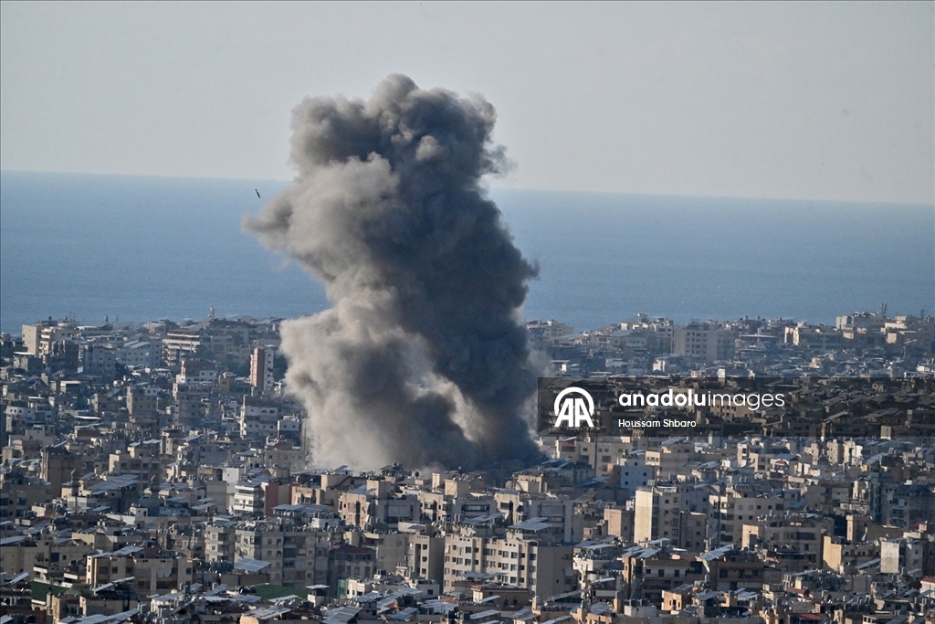  İsrail ordusu, Lübnan'ın başkenti Beyrut'a yoğun hava saldırıları düzenledi