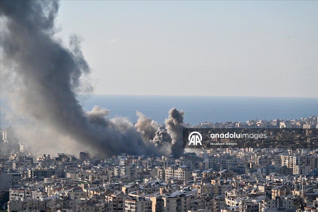  İsrail ordusu, Lübnan'ın başkenti Beyrut'a yoğun hava saldırıları düzenledi