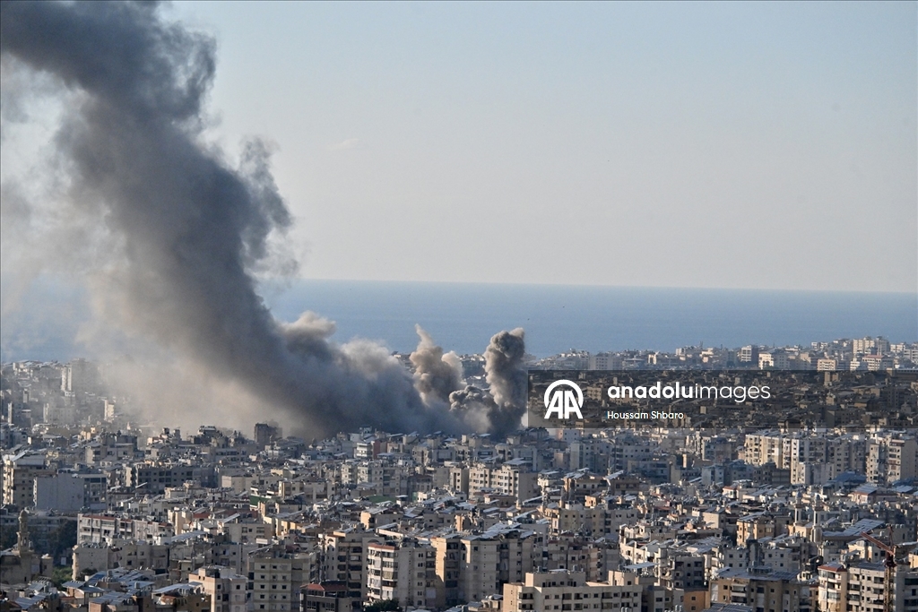  İsrail ordusu, Lübnan'ın başkenti Beyrut'a yoğun hava saldırıları düzenledi