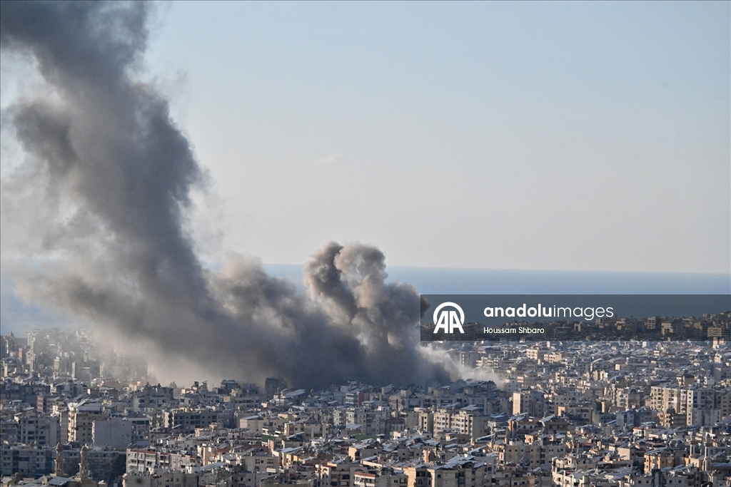  İsrail ordusu, Lübnan'ın başkenti Beyrut'a yoğun hava saldırıları düzenledi