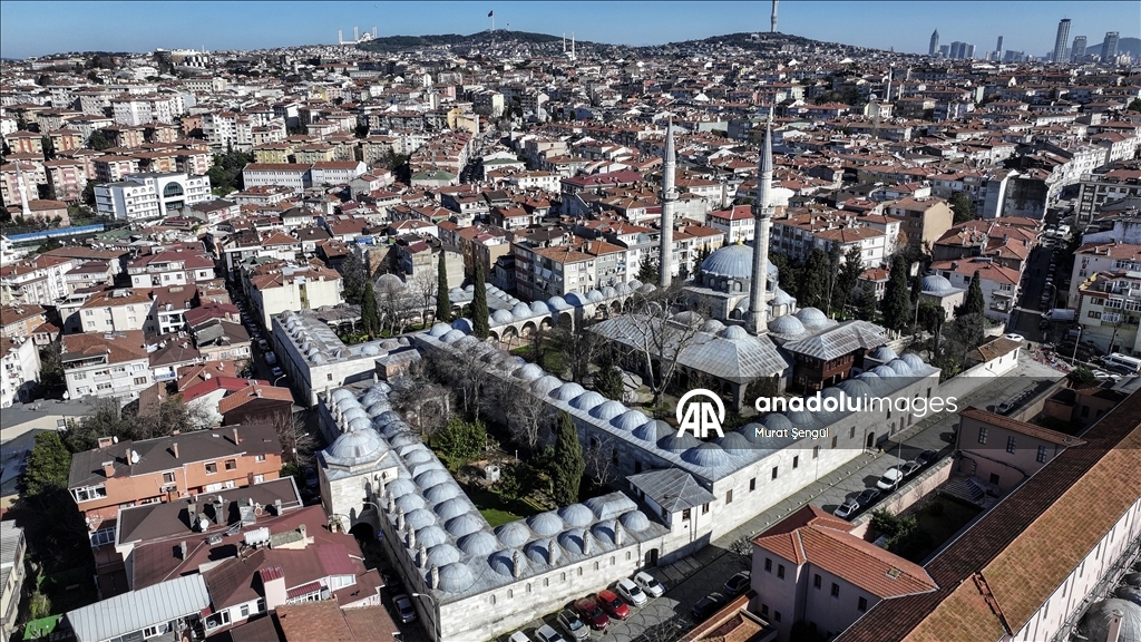 جامع "الوالدة العتيق".. لؤلؤة معمارية تزين الشطر الآسيوي بإسطنبول