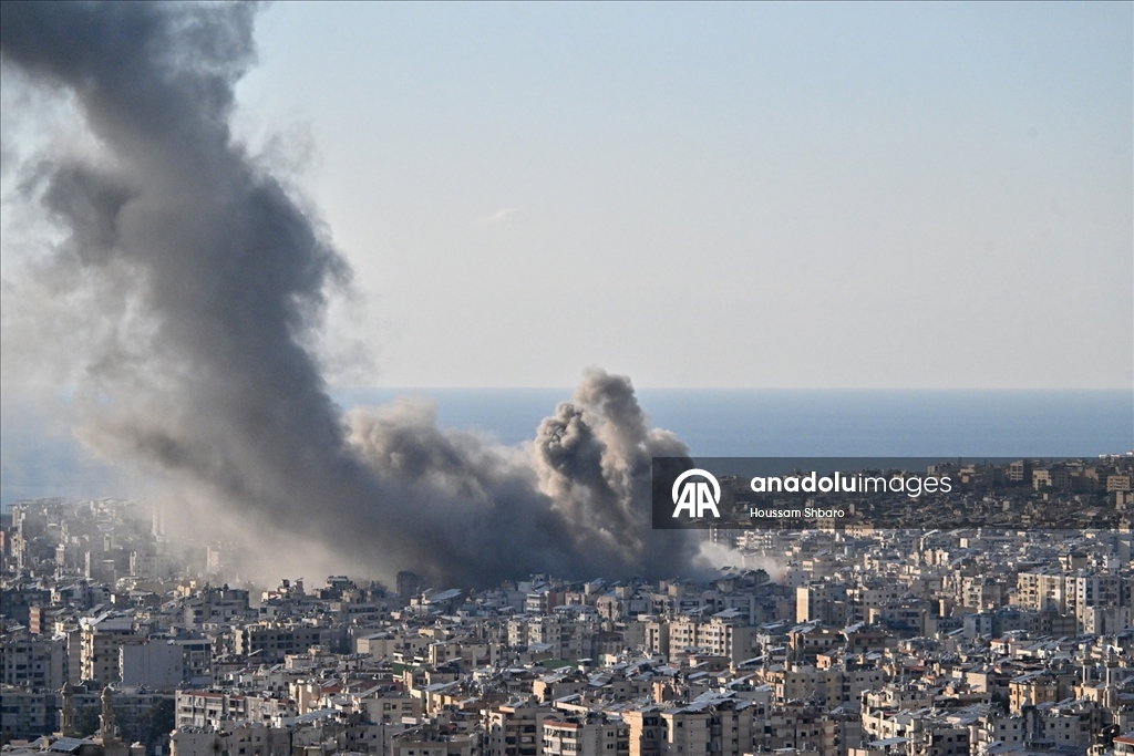  İsrail ordusu, Lübnan'ın başkenti Beyrut'a yoğun hava saldırıları düzenledi