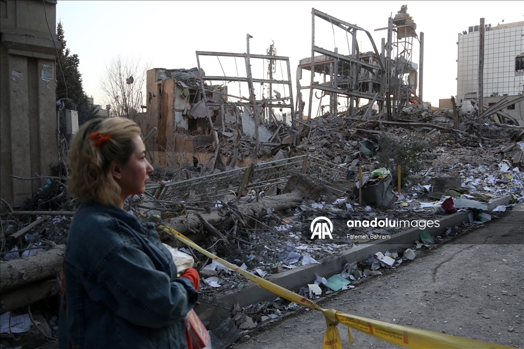 AA ekibi, ABD ve İsrail saldırısında hasar gören Tahran’daki binaları görüntüledi