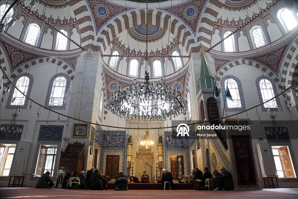 جامع "الوالدة العتيق".. لؤلؤة معمارية تزين الشطر الآسيوي بإسطنبول