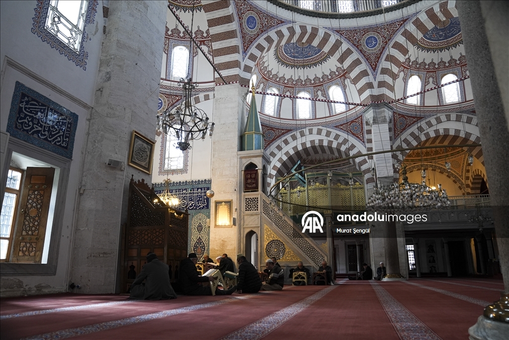 جامع "الوالدة العتيق".. لؤلؤة معمارية تزين الشطر الآسيوي بإسطنبول