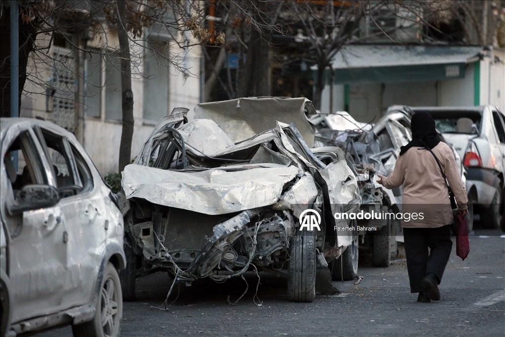 AA ekibi, ABD ve İsrail saldırısında hasar gören Tahran’daki binaları görüntüledi