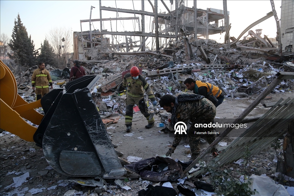 AA ekibi, ABD ve İsrail saldırısında hasar gören Tahran’daki binaları görüntüledi