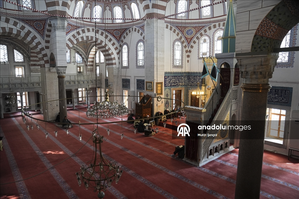 جامع "الوالدة العتيق".. لؤلؤة معمارية تزين الشطر الآسيوي بإسطنبول