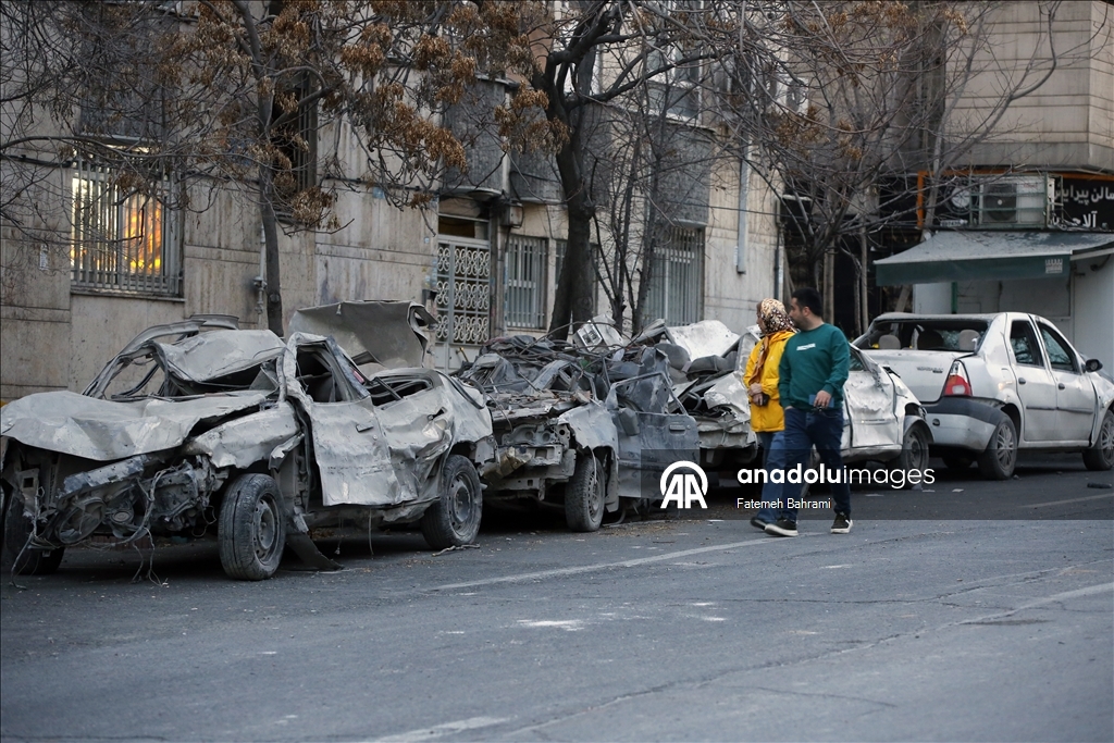 AA ekibi, ABD ve İsrail saldırısında hasar gören Tahran’daki binaları görüntüledi