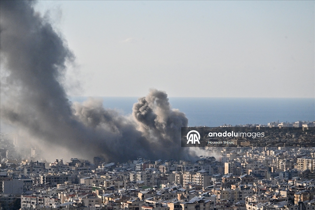  İsrail ordusu, Lübnan'ın başkenti Beyrut'a yoğun hava saldırıları düzenledi
