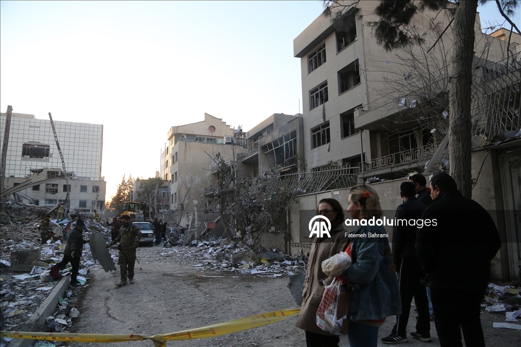 AA ekibi, ABD ve İsrail saldırısında hasar gören Tahran’daki binaları görüntüledi