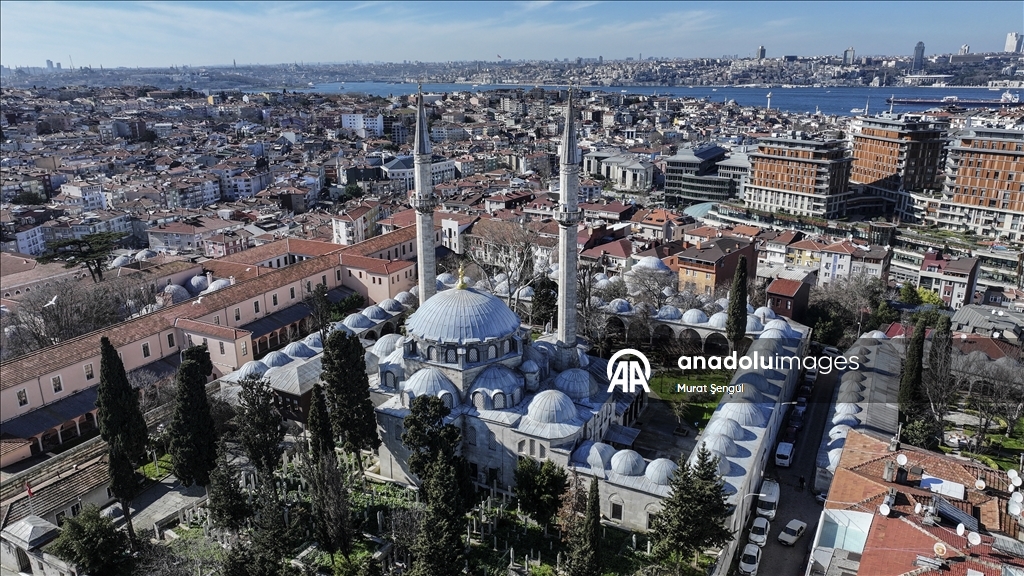 جامع "الوالدة العتيق".. لؤلؤة معمارية تزين الشطر الآسيوي بإسطنبول