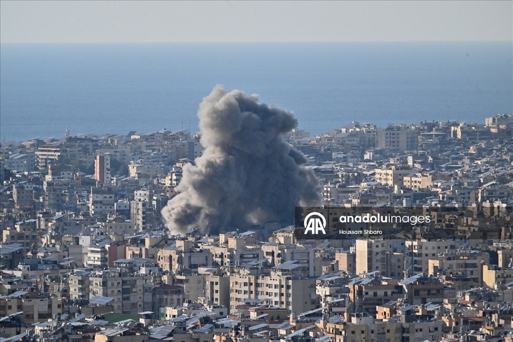  İsrail ordusu, Lübnan'ın başkenti Beyrut'a yoğun hava saldırıları düzenledi