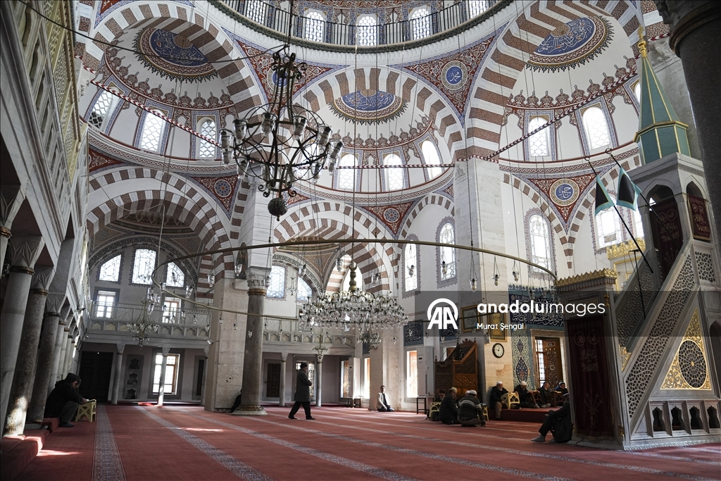 جامع "الوالدة العتيق".. لؤلؤة معمارية تزين الشطر الآسيوي بإسطنبول
