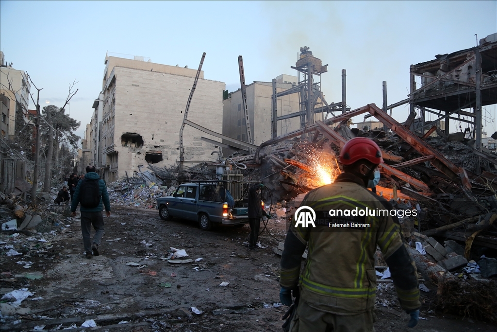 AA ekibi, ABD ve İsrail saldırısında hasar gören Tahran’daki binaları görüntüledi