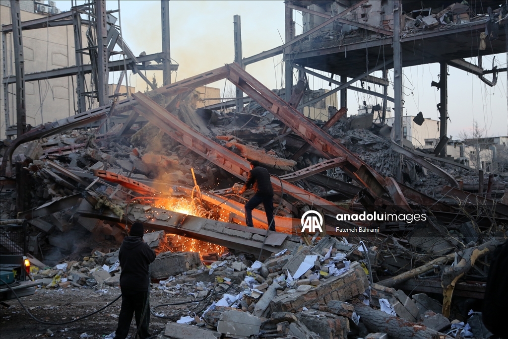 AA ekibi, ABD ve İsrail saldırısında hasar gören Tahran’daki binaları görüntüledi