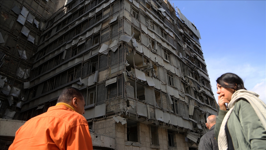 Tahran’ın kuzeyindeki Gandi Hastanesi ABD-İsrail saldırısında hasar gördü