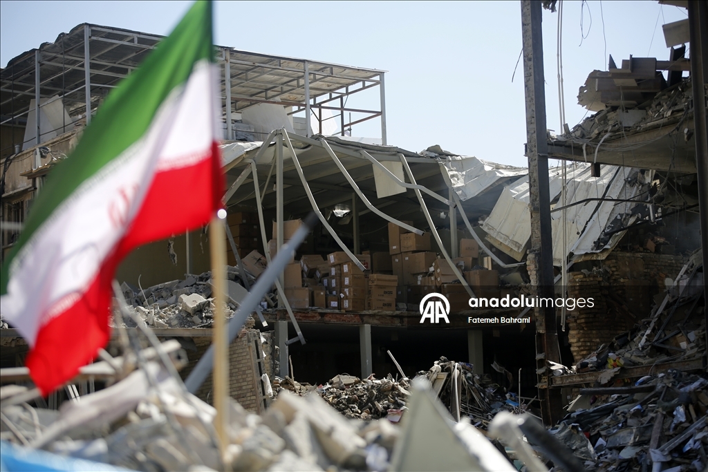 ABD-İsrail'in İran'a saldırılarında ağır hasar alan Firdevsi Meydanı ve çevresi görüntülendi