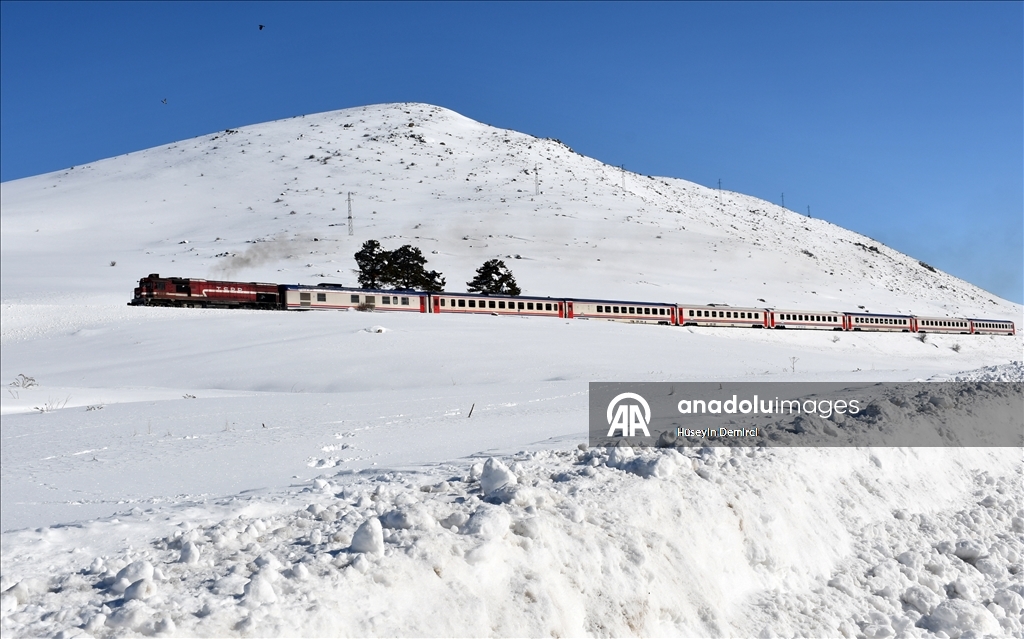 Kars'ta kar yağışı ve soğuk hava etkili oldu