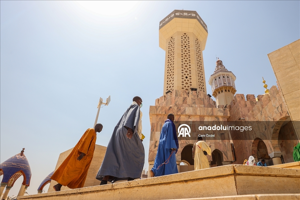 Senegal'de Müridi tarikatının kurucusu Şeyh Ahmedu Bamba'nın mirası: Touba Büyük Camisi