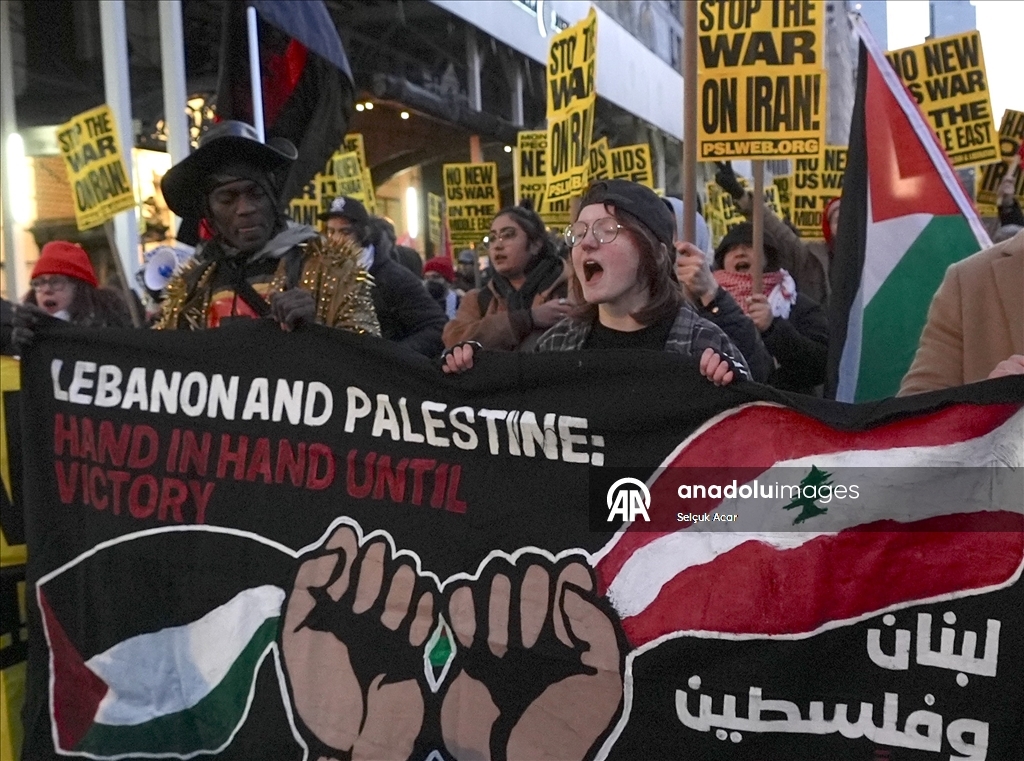 New York’ta ABD ve İsrail’in İran’a yönelik saldırıları protesto edildi