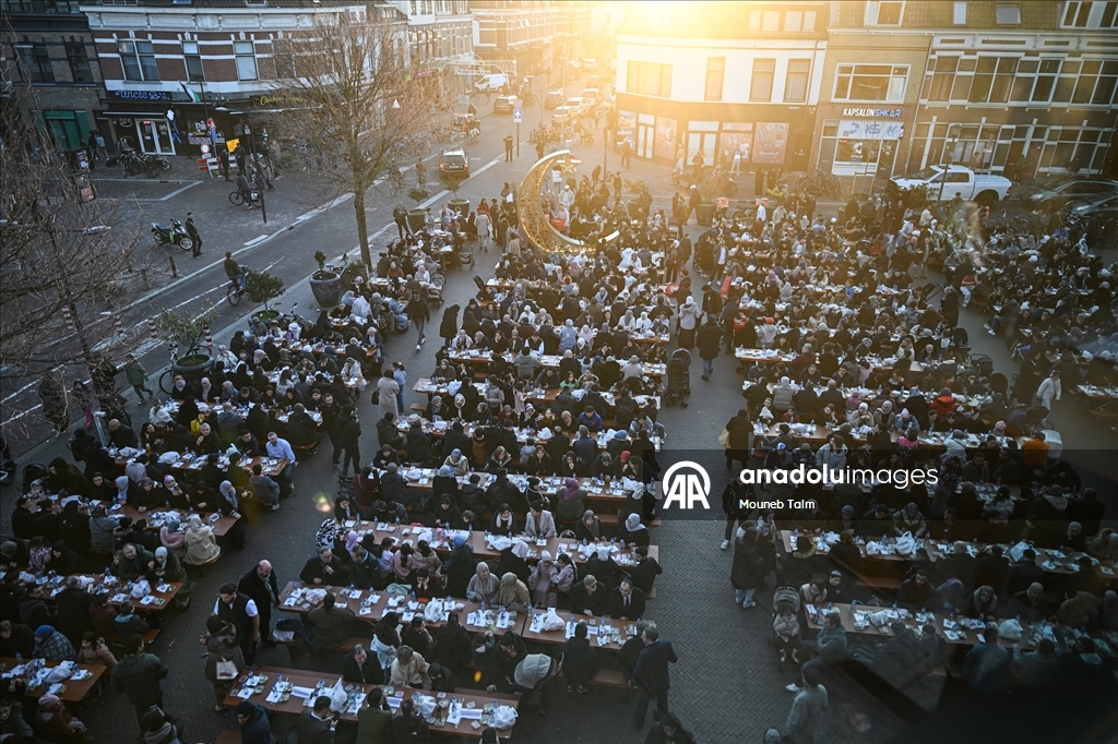 Hollanda'da 'Cami Meydanı'nda sokak iftarı düzenlendi