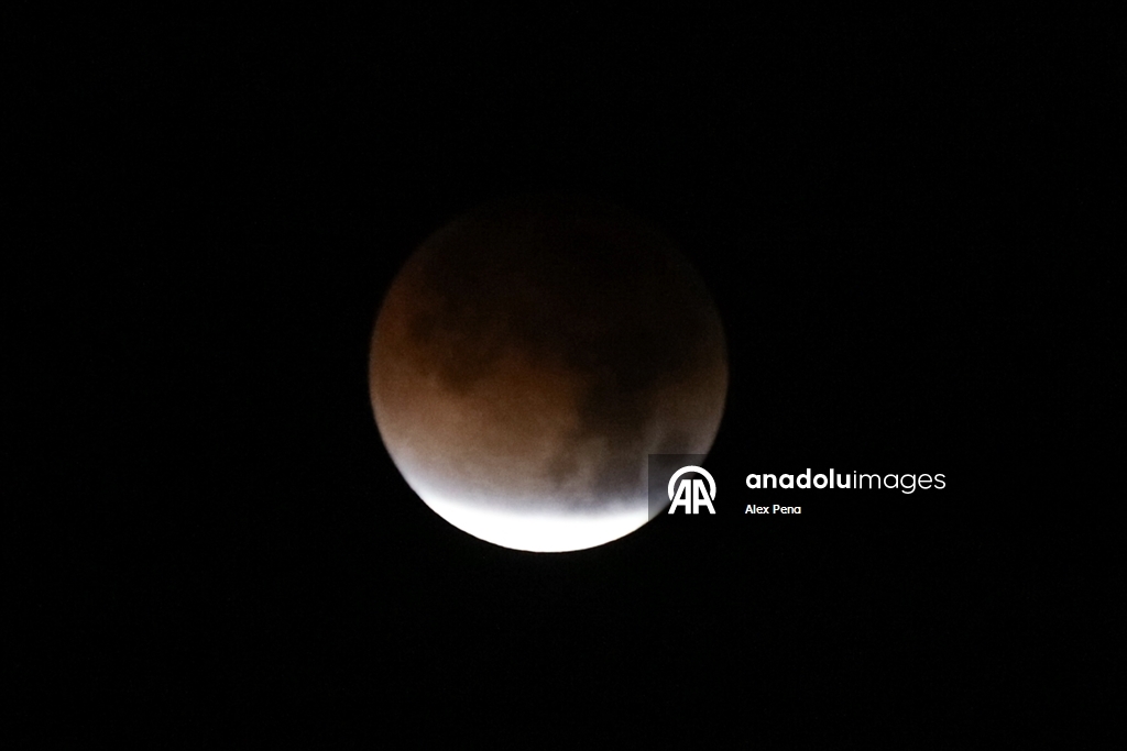 Total Lunar Eclipse Seen in El Salvador