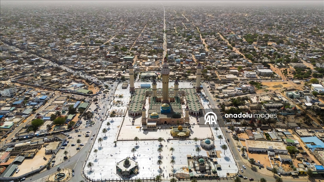 Senegal'de Müridi tarikatının kurucusu Şeyh Ahmedu Bamba'nın mirası: Touba Büyük Camisi