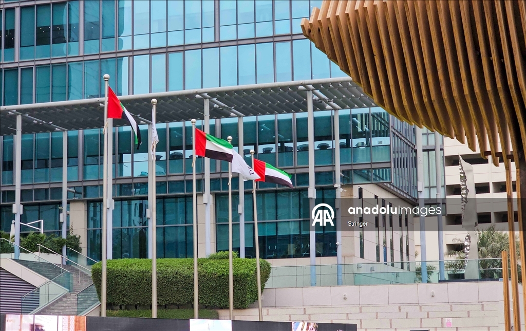 В ОАЭ торги на биржах Абу-Даби и Дубая приостановлены на два дня