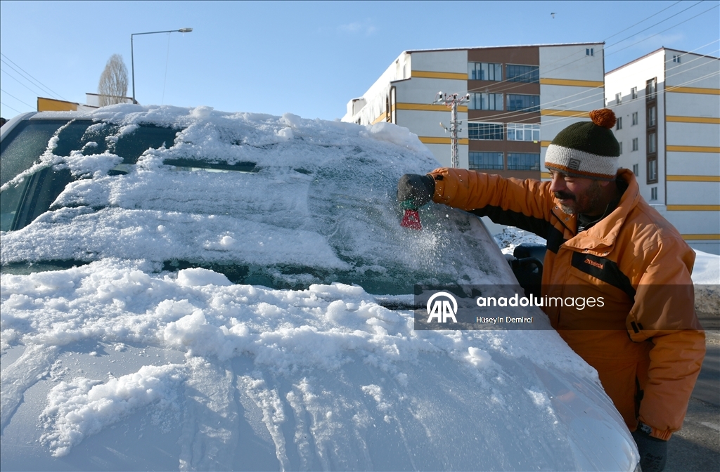Kars'ta kar yağışı ve soğuk hava etkili oldu