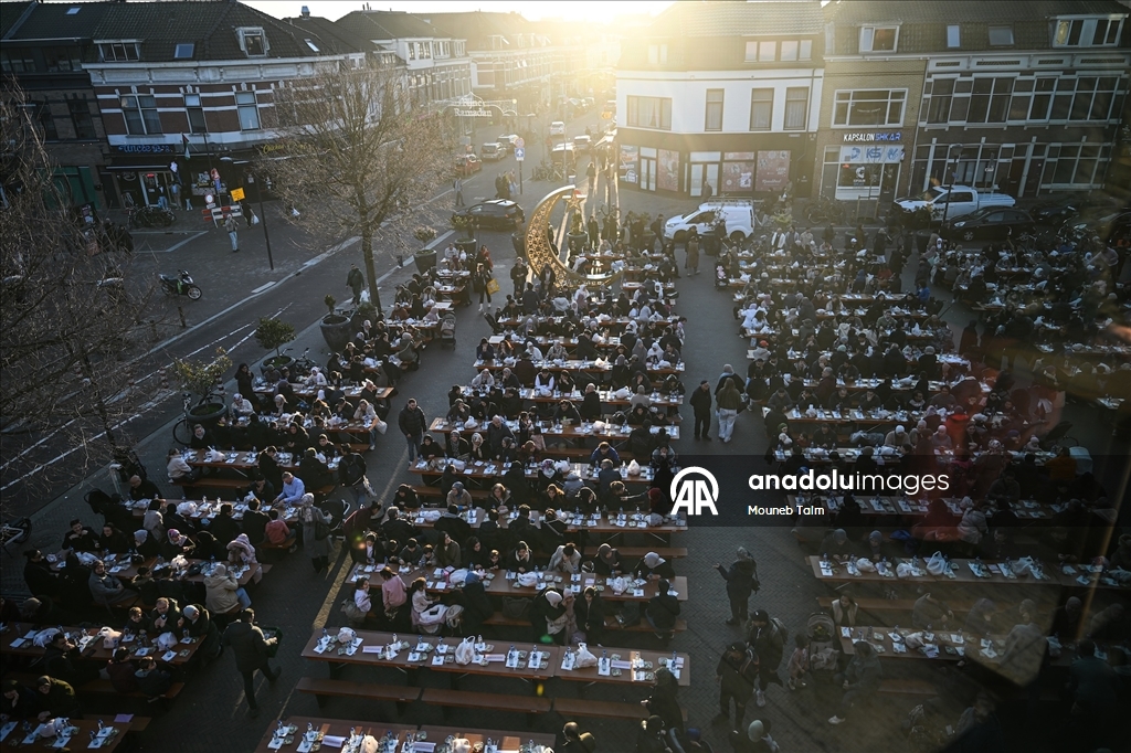 Hollanda'da 'Cami Meydanı'nda sokak iftarı düzenlendi
