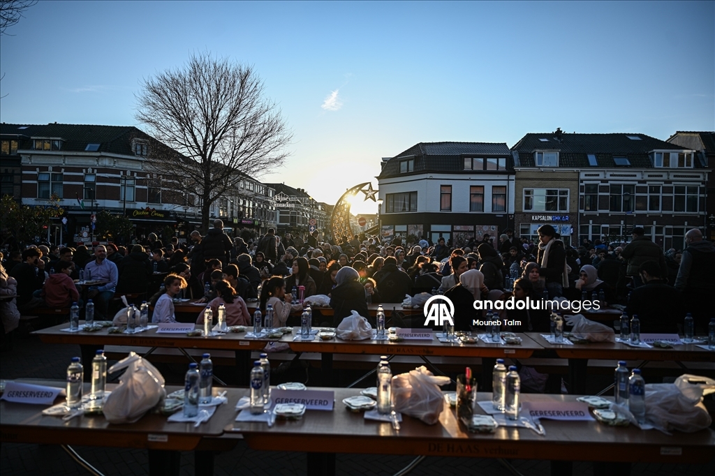 Hollanda'da 'Cami Meydanı'nda sokak iftarı düzenlendi