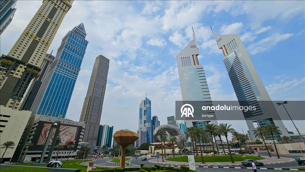 В ОАЭ торги на биржах Абу-Даби и Дубая приостановлены на два дня