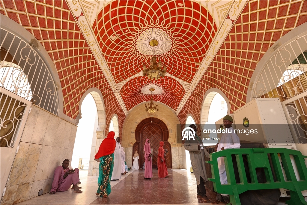 Senegal'de Müridi tarikatının kurucusu Şeyh Ahmedu Bamba'nın mirası: Touba Büyük Camisi