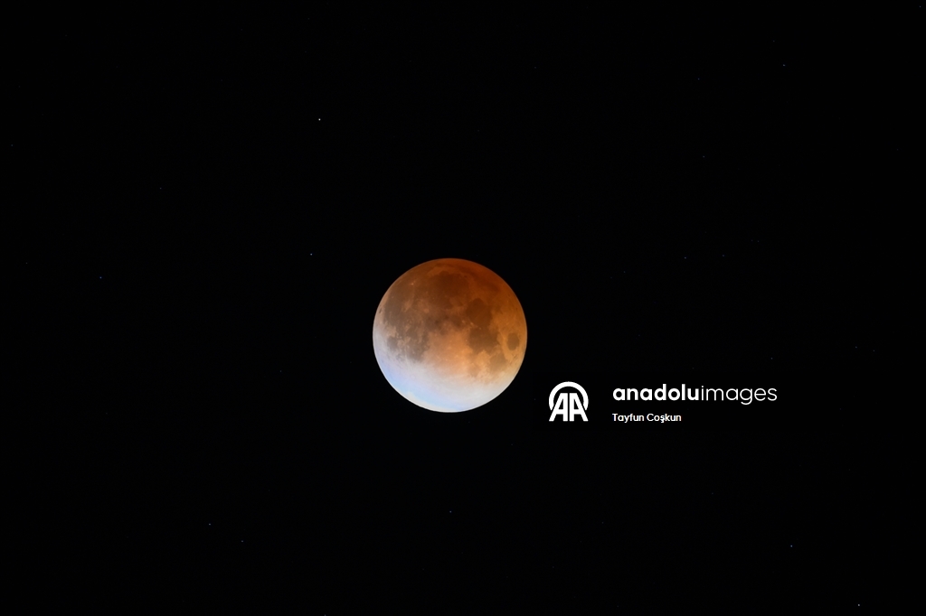 California'da tam ay tutulması