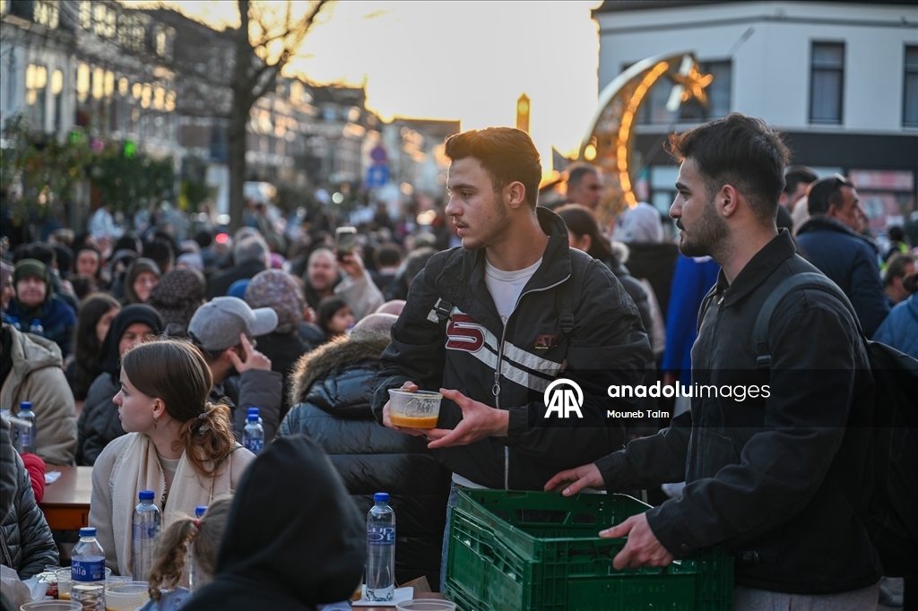 Hollanda'da 'Cami Meydanı'nda sokak iftarı düzenlendi