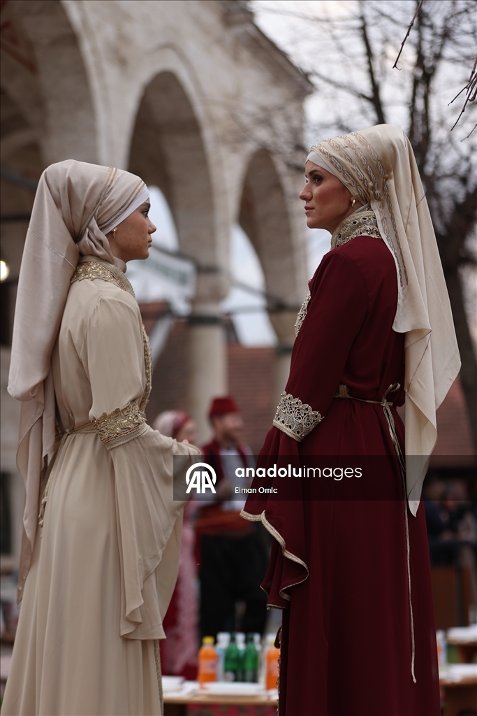 В исторической мечети Ферхадия в Боснии и Герцеговине прошел традиционный ифтар