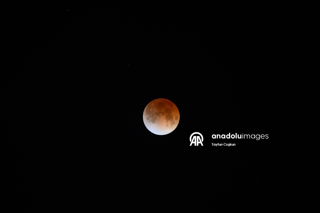 California'da tam ay tutulması