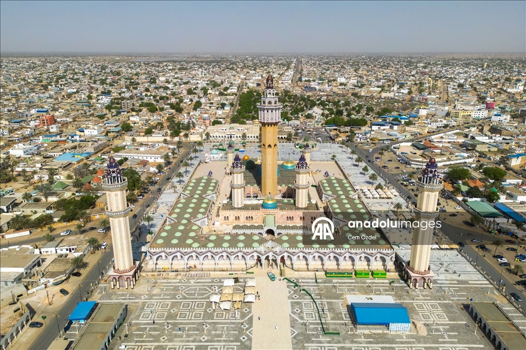 Senegal'de Müridi tarikatının kurucusu Şeyh Ahmedu Bamba'nın mirası: Touba Büyük Camisi