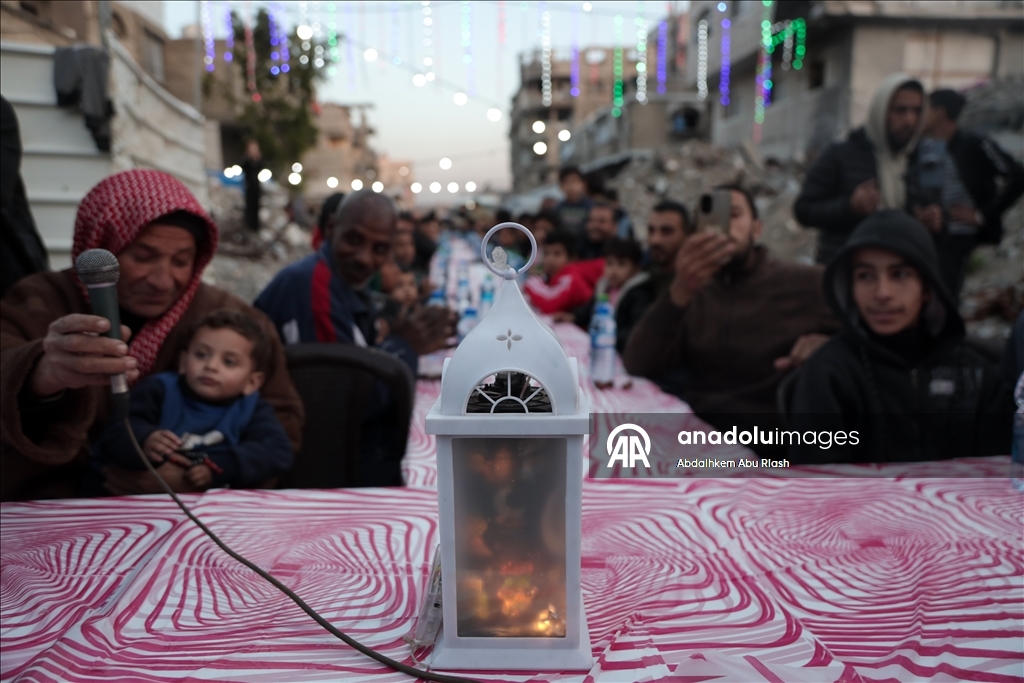 Gazze'de toplu iftar programı düzenlendi