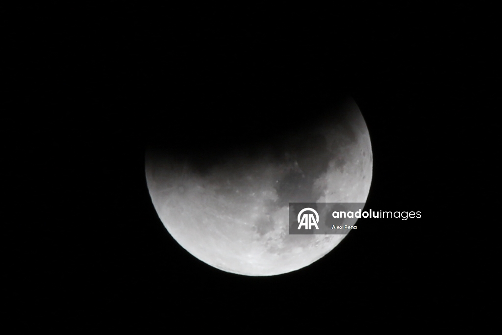 Total Lunar Eclipse Seen in El Salvador