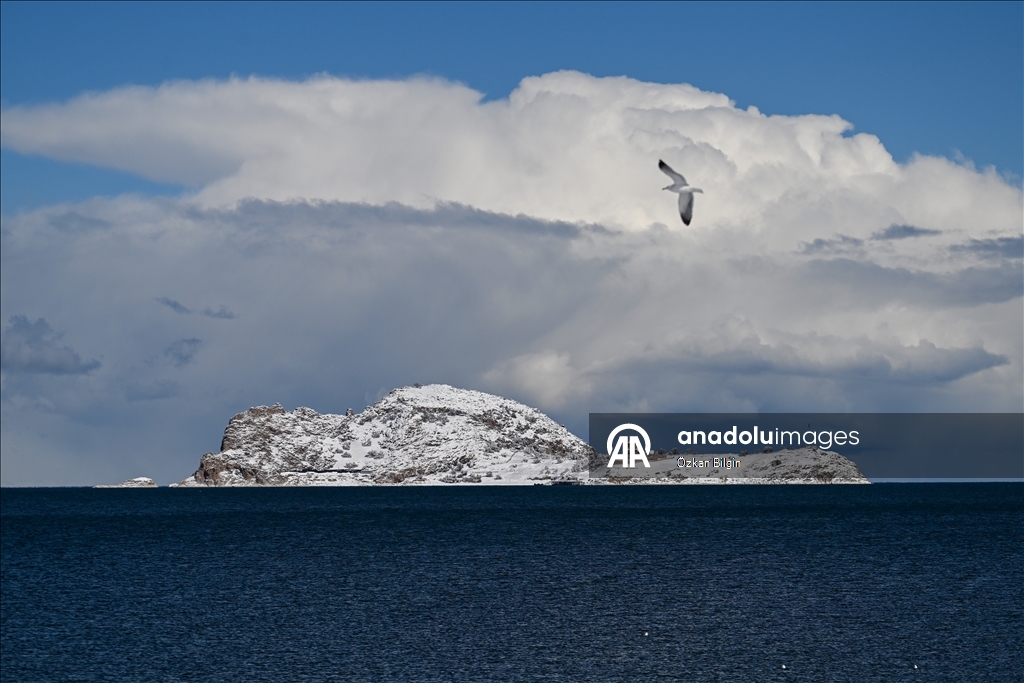 Akdamar Adası beyaza büründü