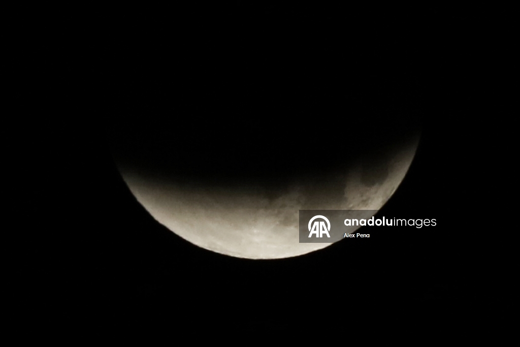 Total Lunar Eclipse Seen in El Salvador