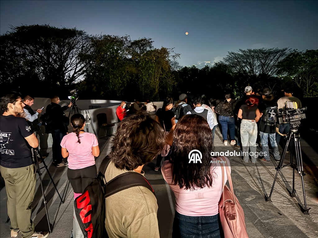 Total Lunar Eclipse Seen in El Salvador