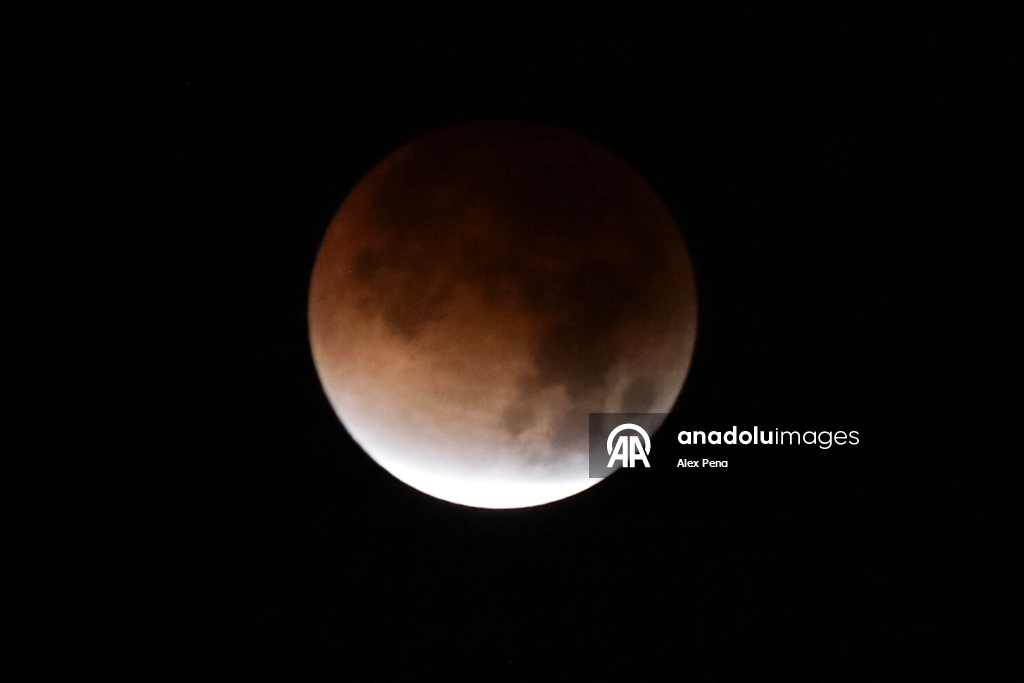 Total Lunar Eclipse Seen in El Salvador
