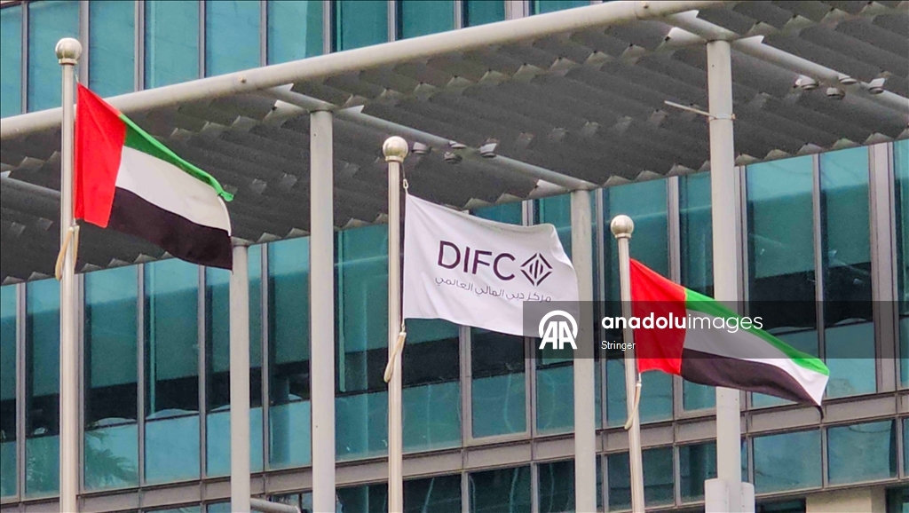 В ОАЭ торги на биржах Абу-Даби и Дубая приостановлены на два дня